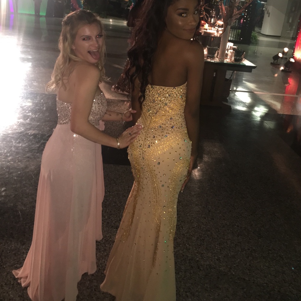 Prom dress - Picture 2 of 3